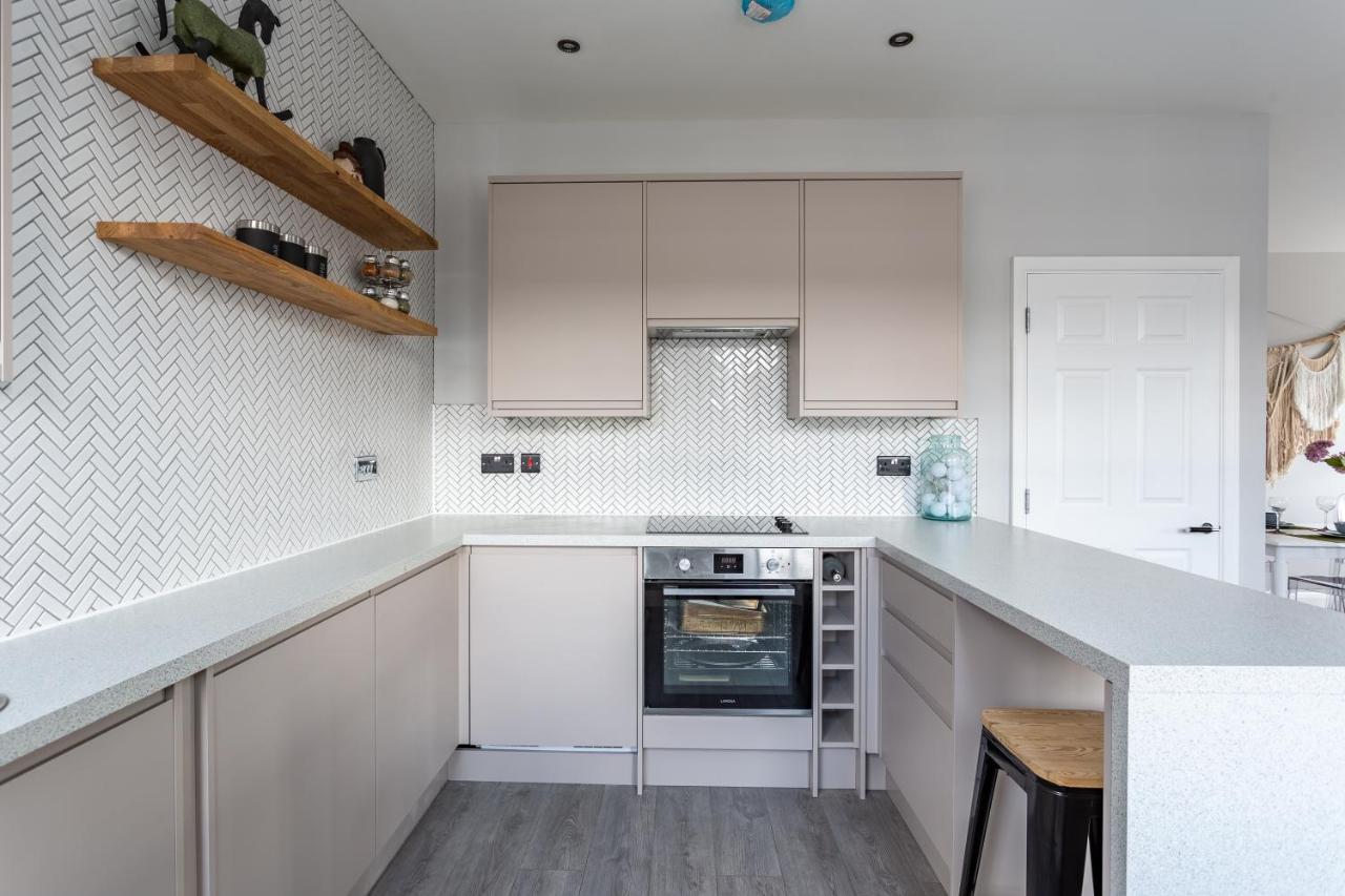 2 Bedroom Apartments With Sofa Bed In Southend 외부 사진