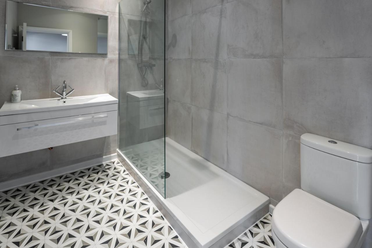 2 Bedroom Apartments With Sofa Bed In Southend 외부 사진